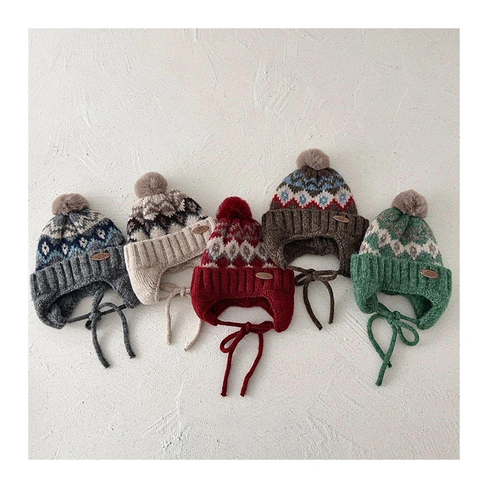Gorro de punto infantil con tejido diamante y franjas multicolor - imagen 4