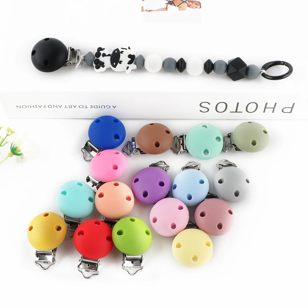 Variedad de colores y tamaños de clips