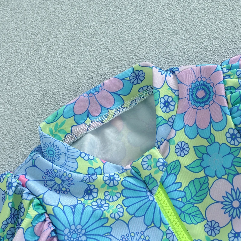 Mameluco de baño para niñas visto desde atrás