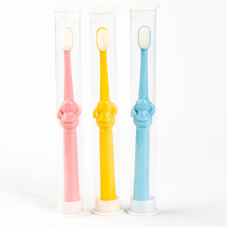 Pack de cepillos infantiles de colores variados