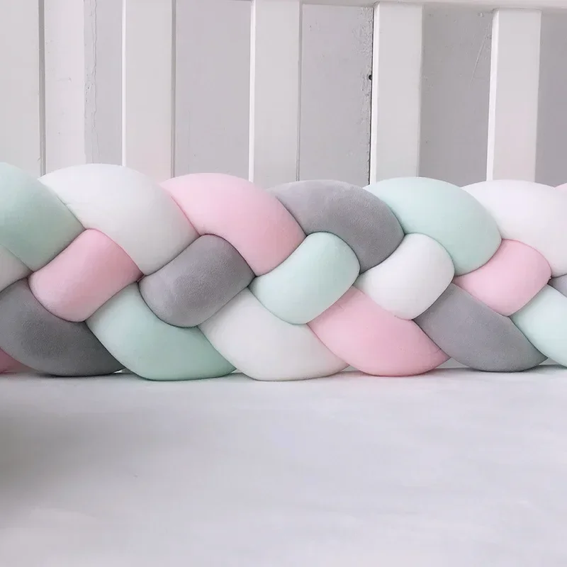 Imagen del conjunto completo en la cuna decorada
