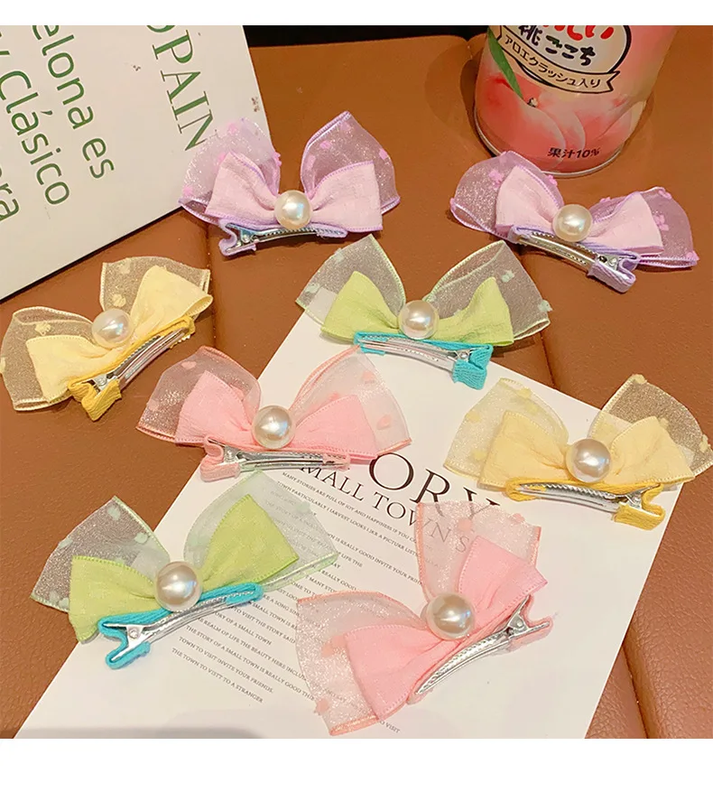 Pinzas combinadas con diferentes peinados infantiles