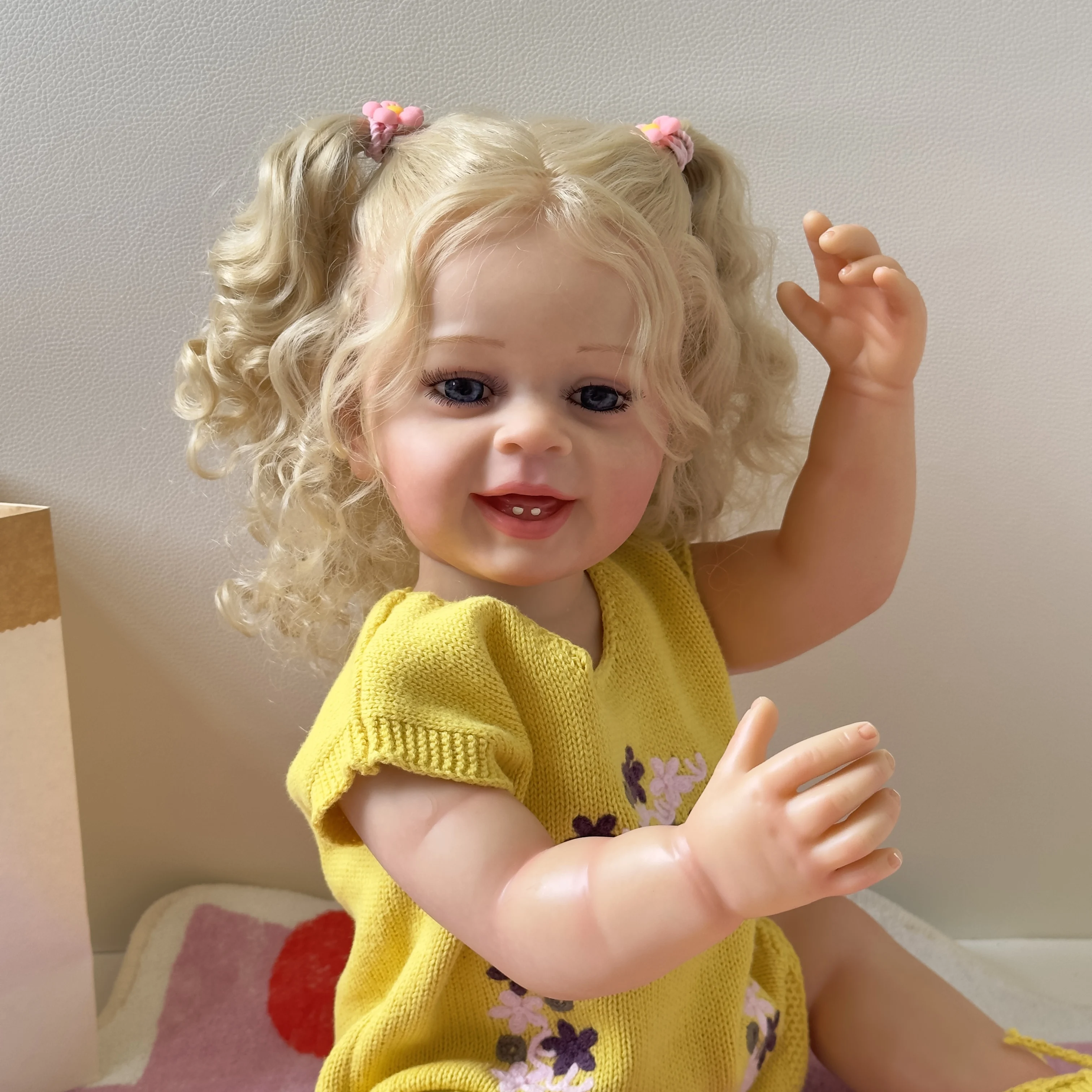 La muñeca vestida con su conjunto original