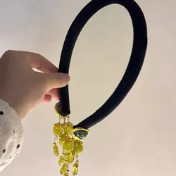 Broche para el cabello con borlas verdes oliva retro