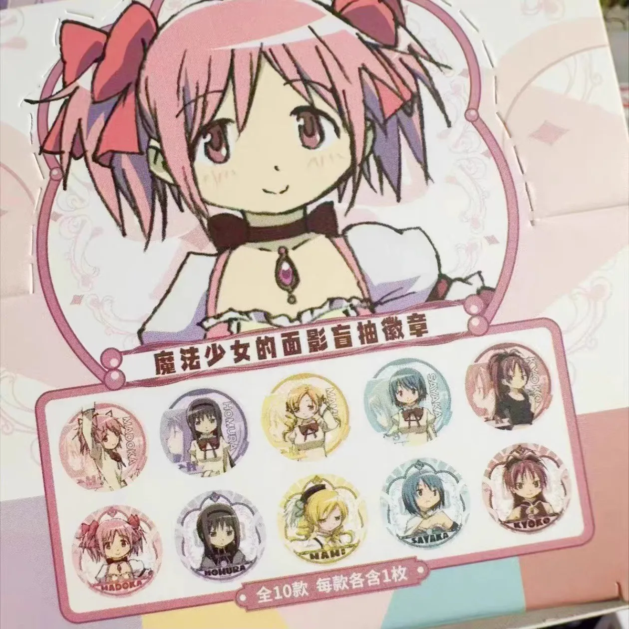 Insignia Madoka Kaname y Homura Akemi en caja ciega - imagen 4