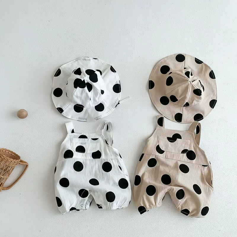 Mono infantil con sombrero integrado