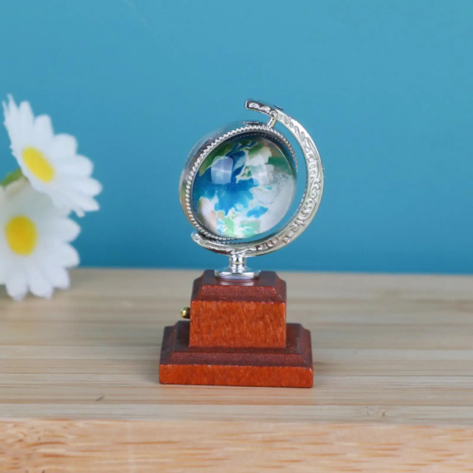 Globo terráqueo mini para casa de muñecas con base - imagen 4