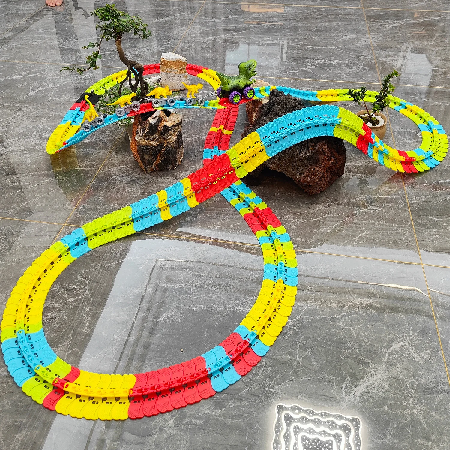 Pista de coches infantil LED con sonido – Juego de antigravedad - imagen 2