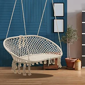 Silla hamaca colgante en entorno interior