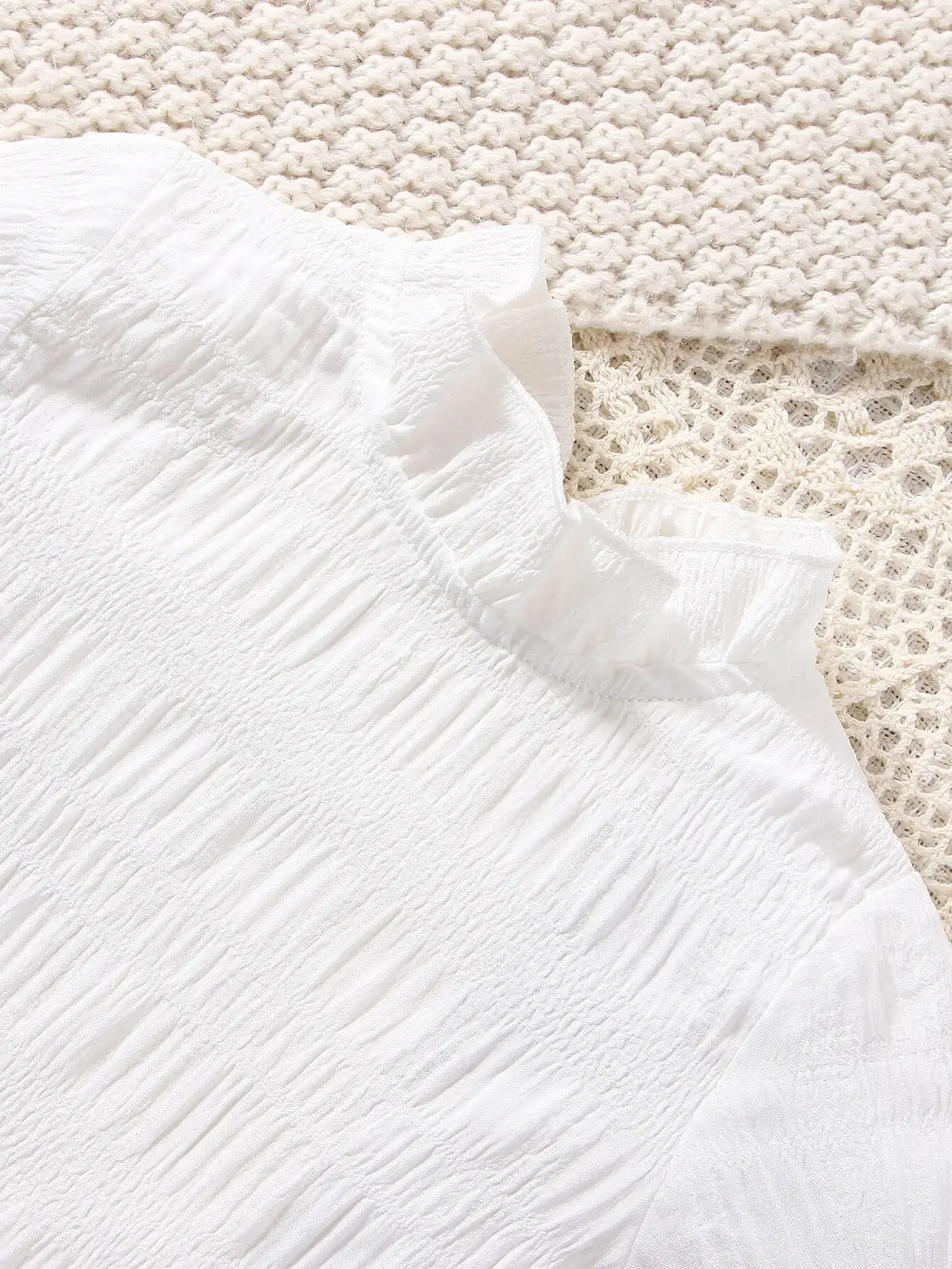 Conjunto bebé niña: blusa blanca manga larga y falda tirantes negra