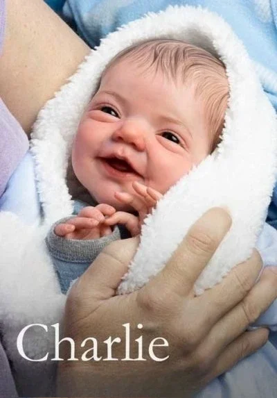 NPK Muñeca Reborn Charlie con sonrisa y piel 3D pintada a mano