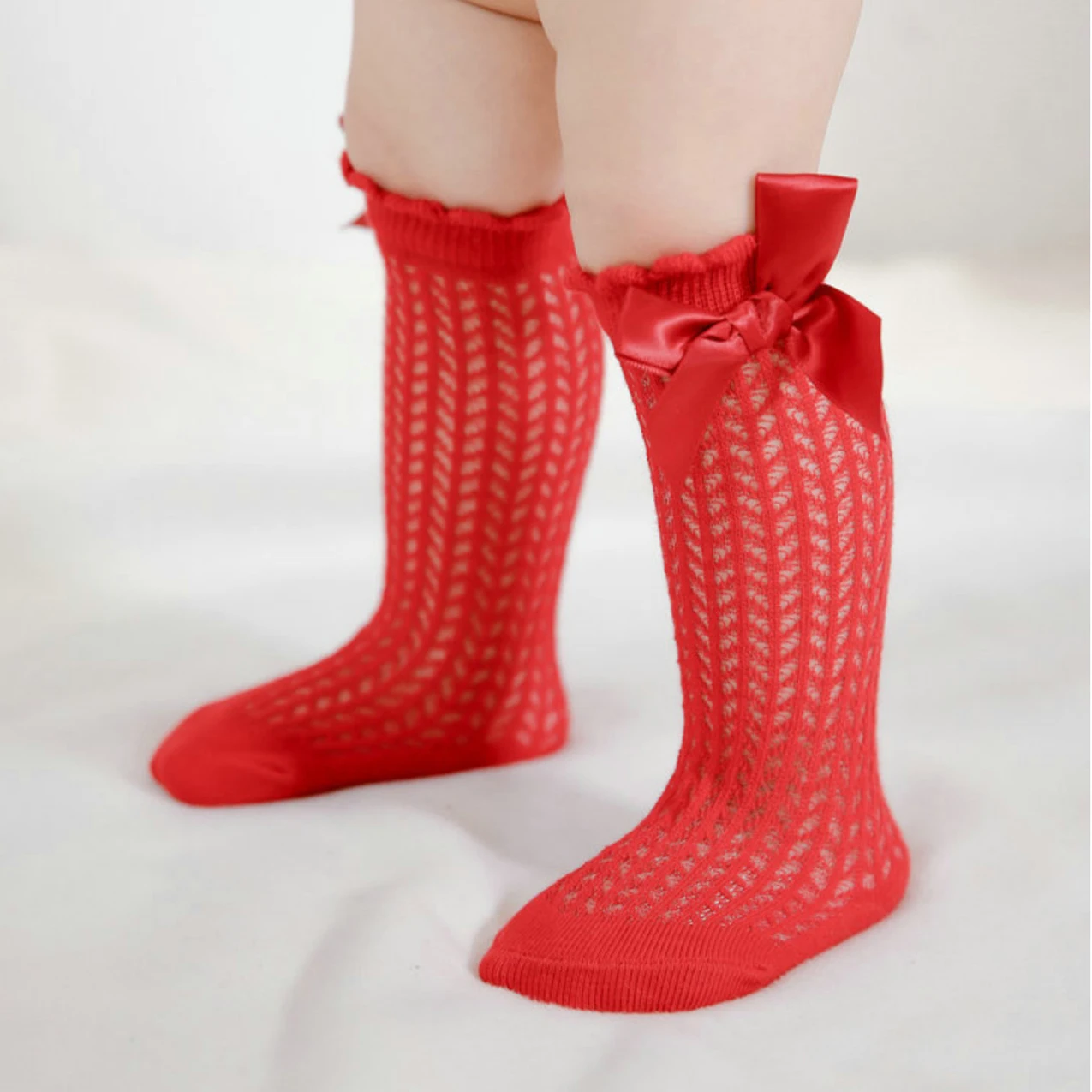 Calcetines de malla veraniegos para niñas con lazos rojos - imagen 4