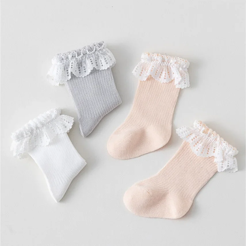 Calcetines altos de encaje para bebé niña – Dulces y elegantes