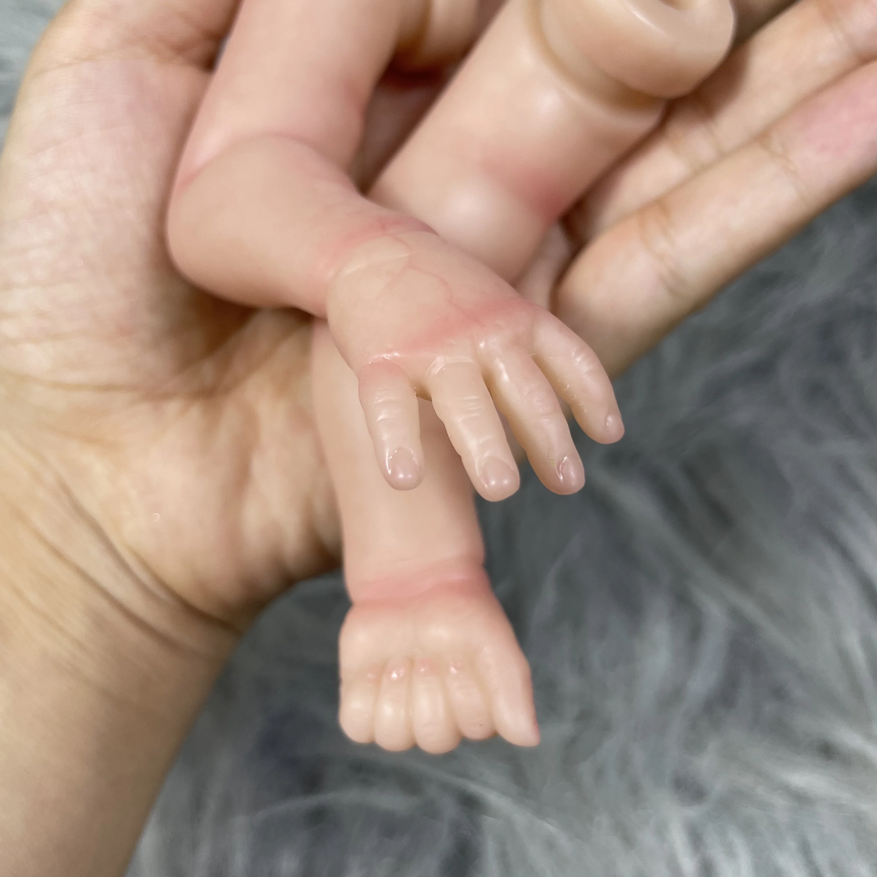 Comparativa del tamaño de la muñeca terminada