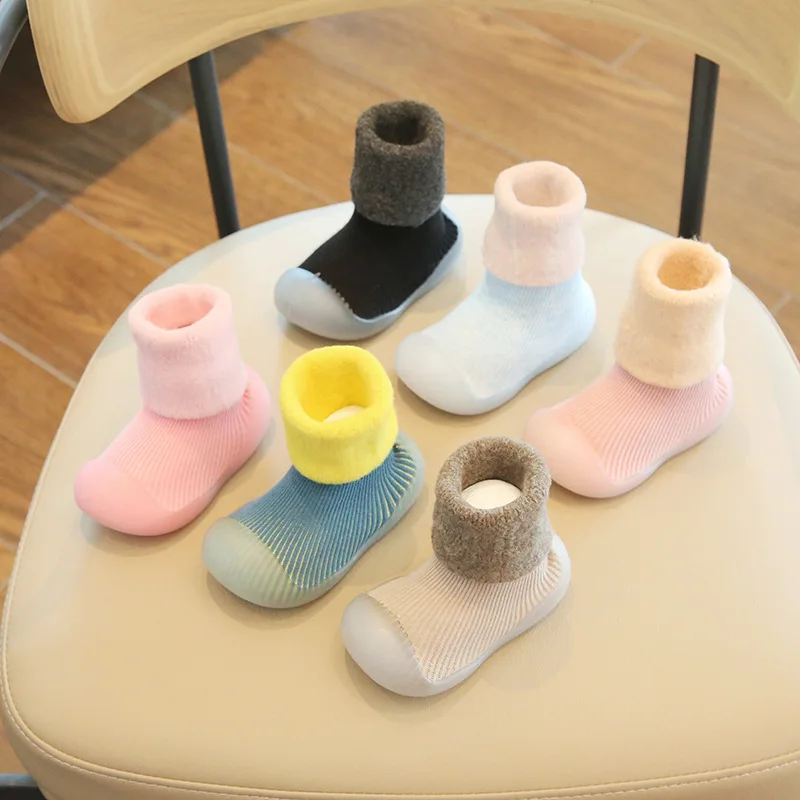 Zapatos tipo calcetín de lana antideslizantes cálidos para bebé - imagen 4