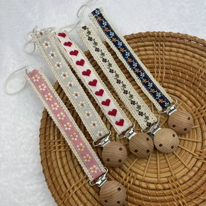 Pinza para chupete bebé retro floral con encaje bordado