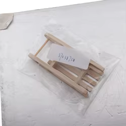 Trineo de madera en miniatura sin pintar para casa de muñecas