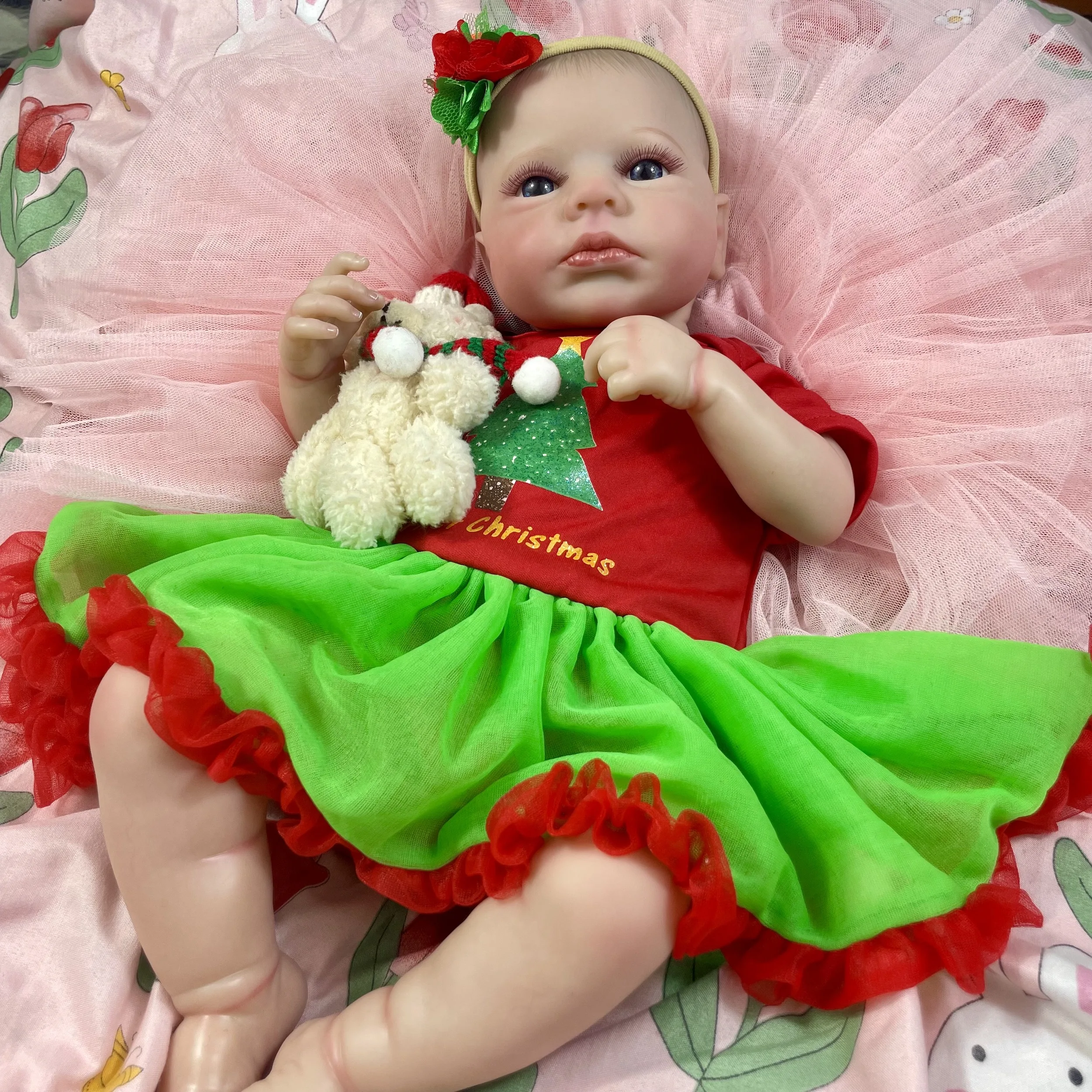 Vista frontal de la muñeca LouLou awakse con ojos azules