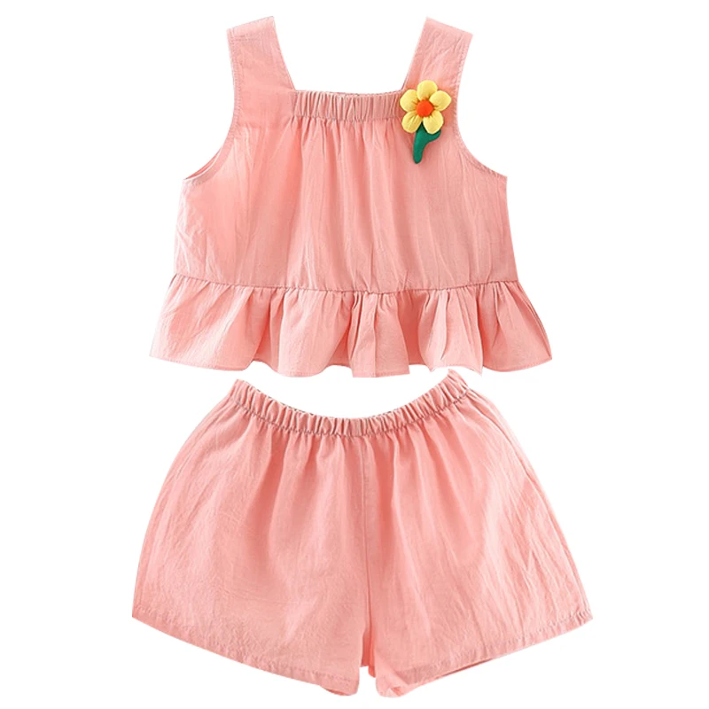 Conjunto veraniego para bebé: camiseta sin mangas y short floreado