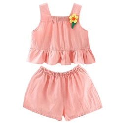 Conjunto veraniego para bebé: camiseta sin mangas y short floreado