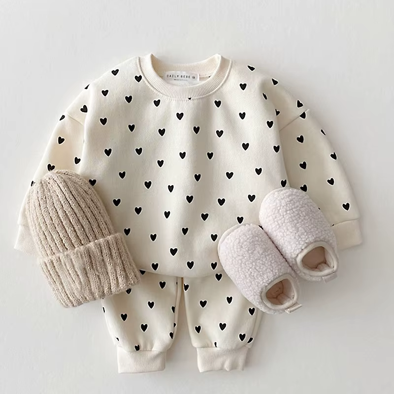 Conjunto informal con sudadera de corazón para bebé niña - imagen 5