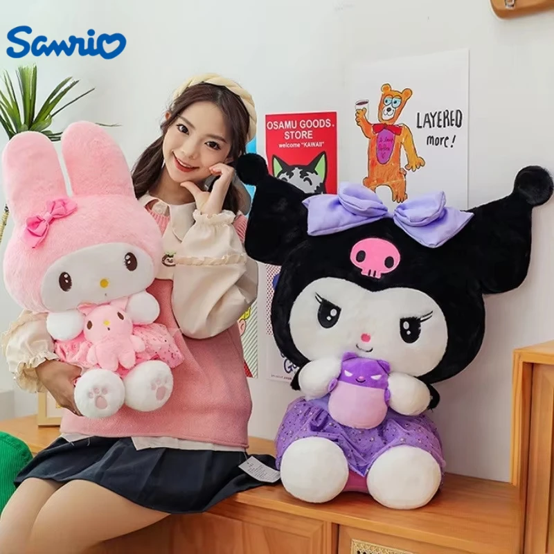Peluche grande Kuromi y My Melody abrazando conejito Sanrio suave