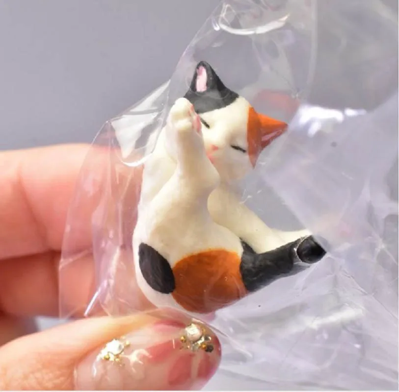 Tarlin figura gashapon de gatito calicó sentado para coleccionar