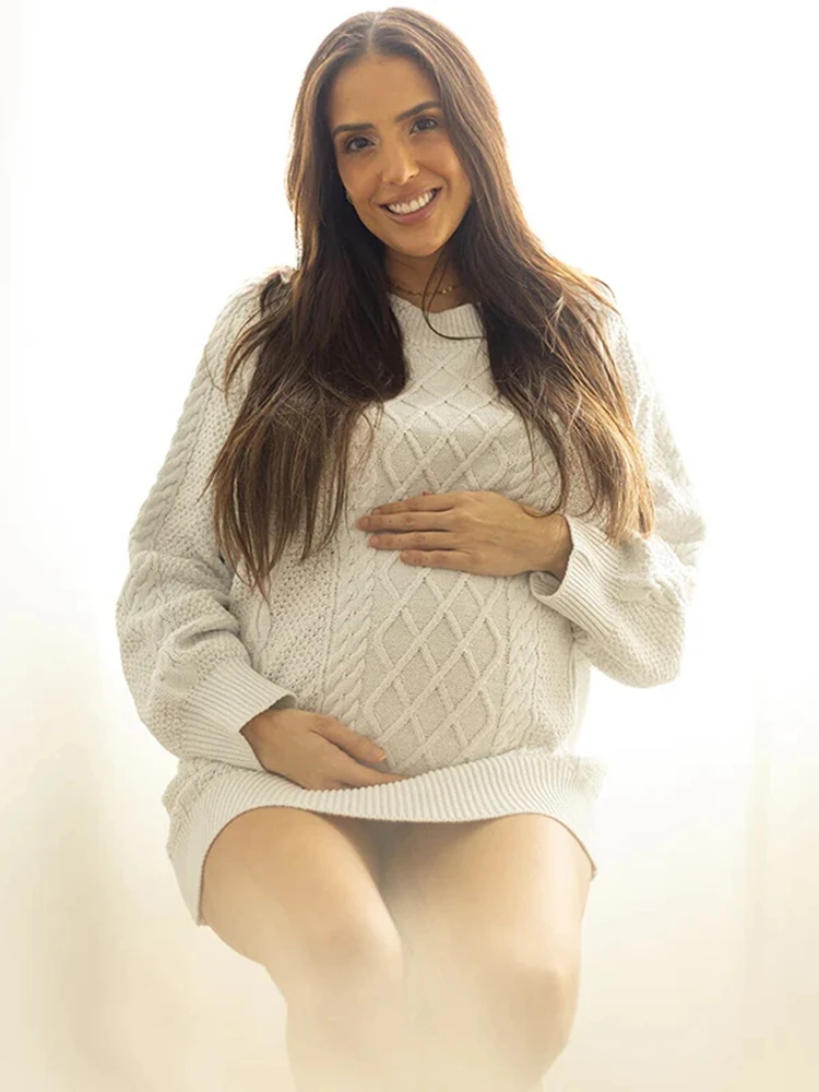 Vestido de punto premamá de ochos blanco para sesión de fotos