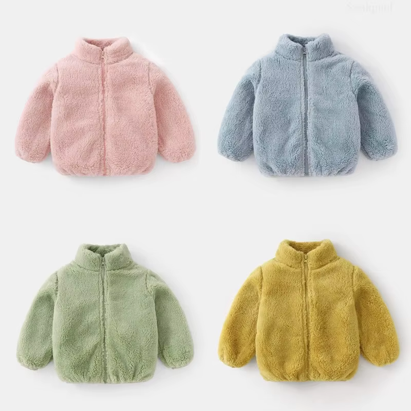 Detalle del tejido y el diseño de la chaqueta polar