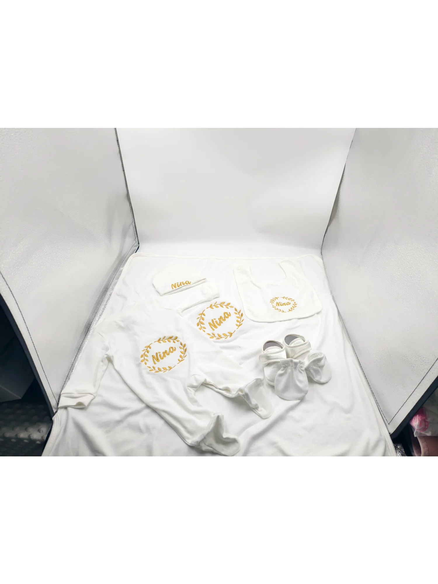 Conjunto de bautizo bebé niña con bordado del nombre y patucos - imagen 2