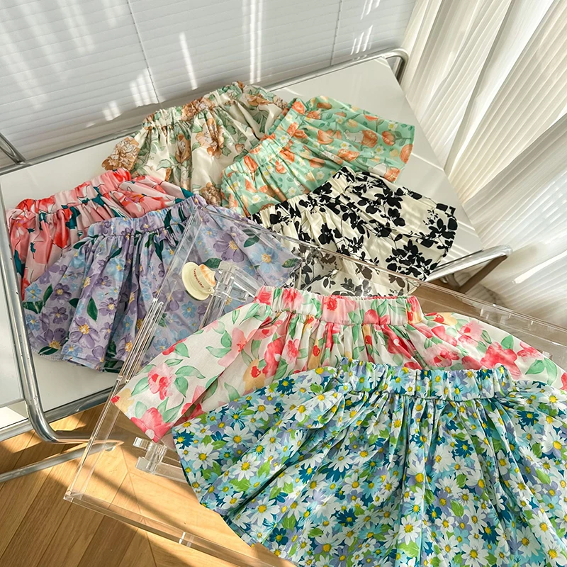Falda y mini pantalones cortos florales en estilo de verano