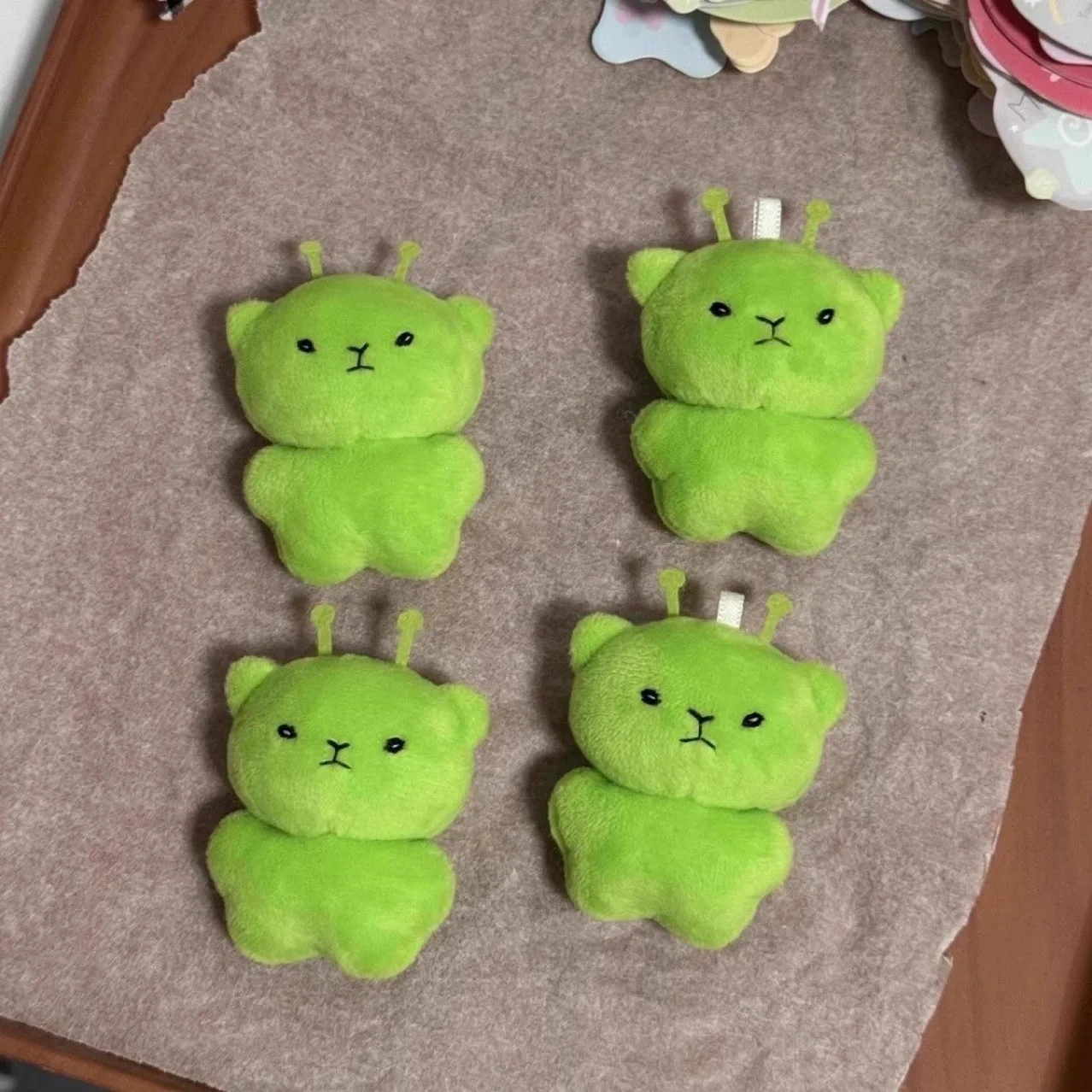 Llavero de peluche alienígena con forma de gato para niños - imagen 4