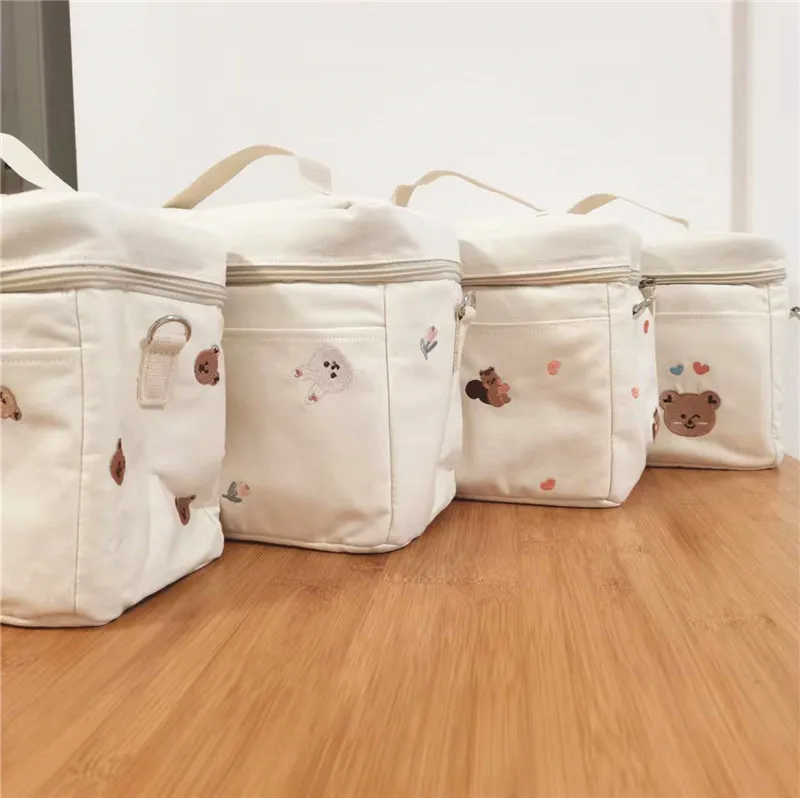 Bolsa isoterma enganchada al cochecito