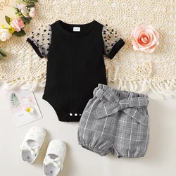 Conjunto bebé recién nacido: mono corto y pantalones a cuadros