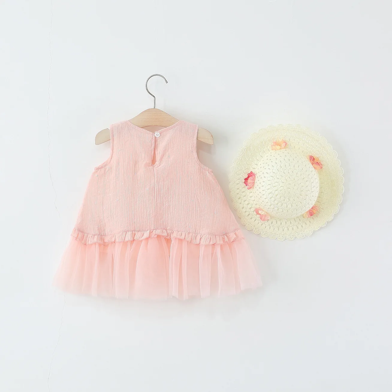 Vestido de verano sin mangas para niña con sombrero de flores