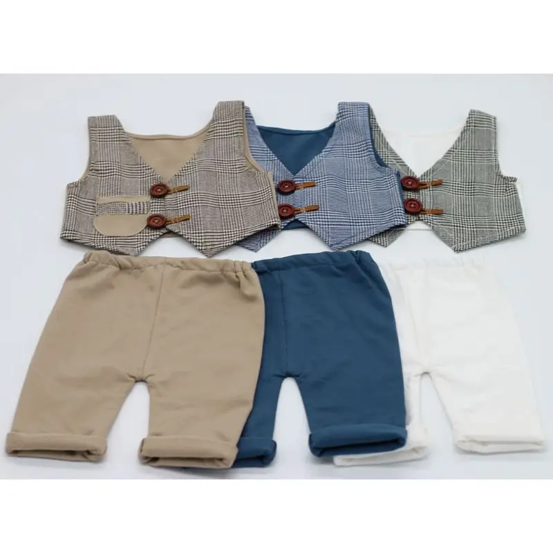 Conjunto chaleco y pantalón corto a cuadros para recién nacido - imagen 5