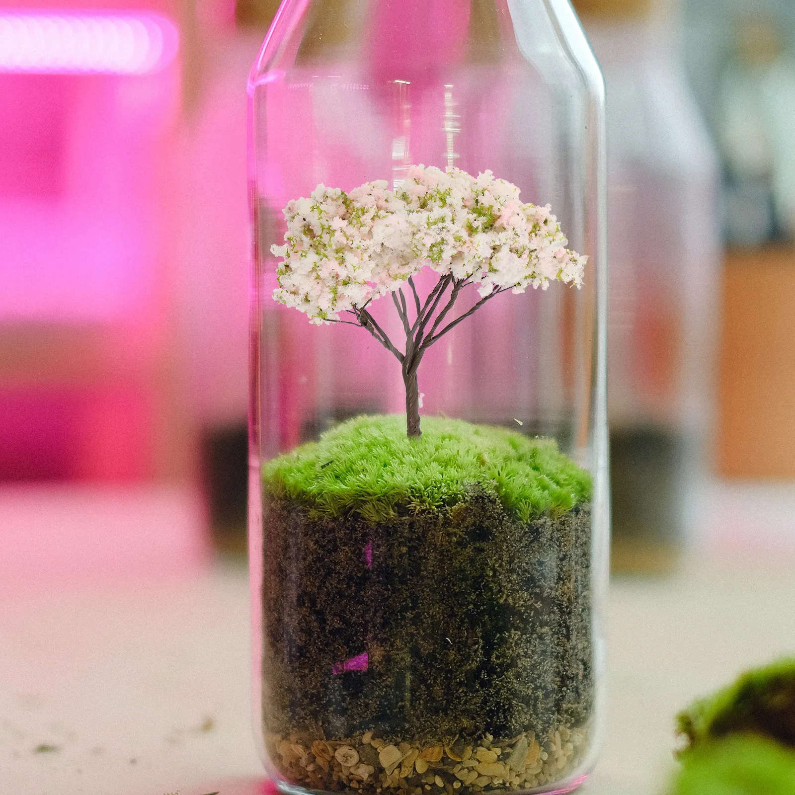 Detalle de árbol en flor para decoración en miniatura