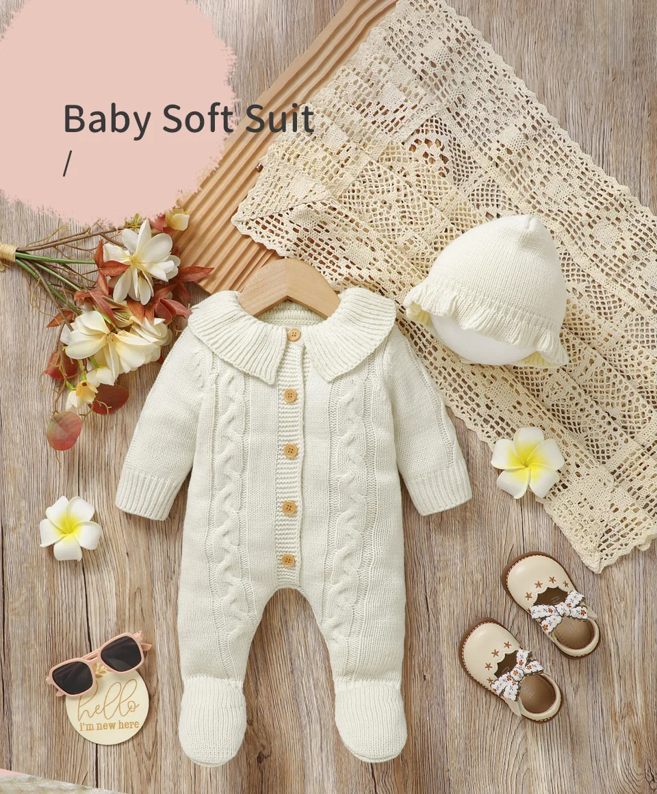 Peleles tejidos beige con gorro para bebés