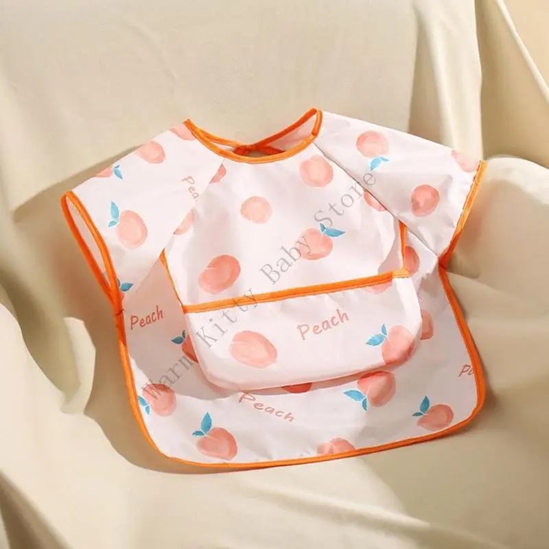 Babero infantil con bolsillo recogemigas ajustable y suave