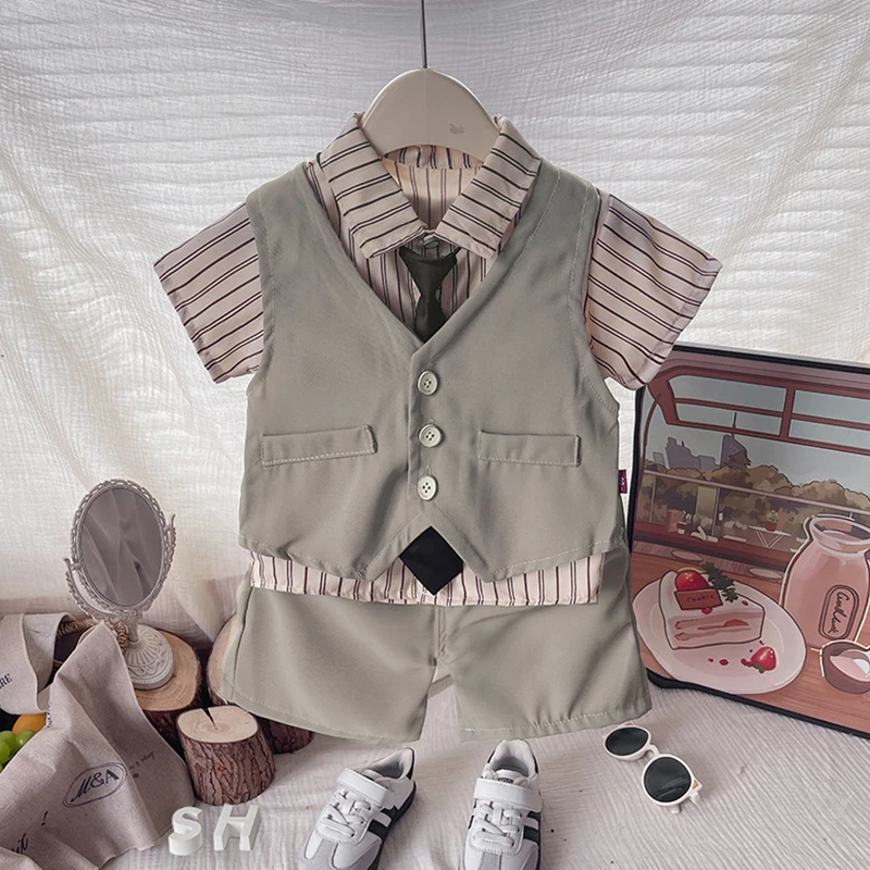 Conjunto de verano para bebé con camiseta a rayas y pantalón corto - imagen 4