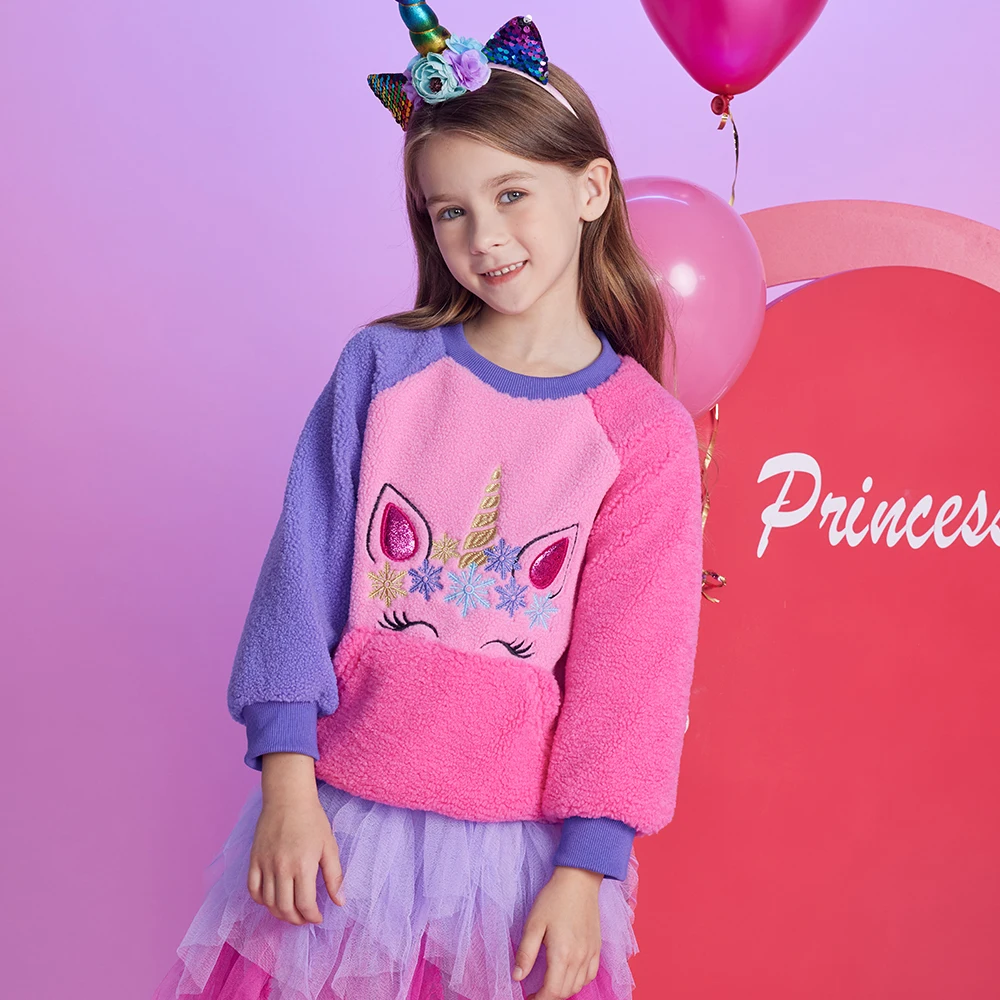 Vista de la sudadera en ambiente infantil