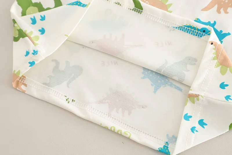 Detalle del look completo en estilo casual infantil