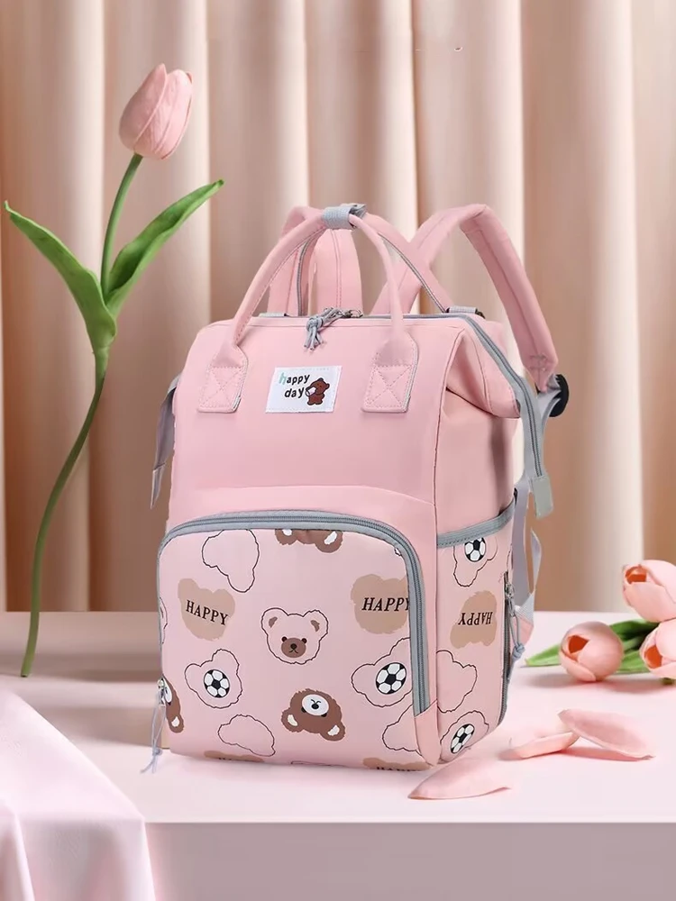 Mochila bolsa de pañales Baby Essentials en uso