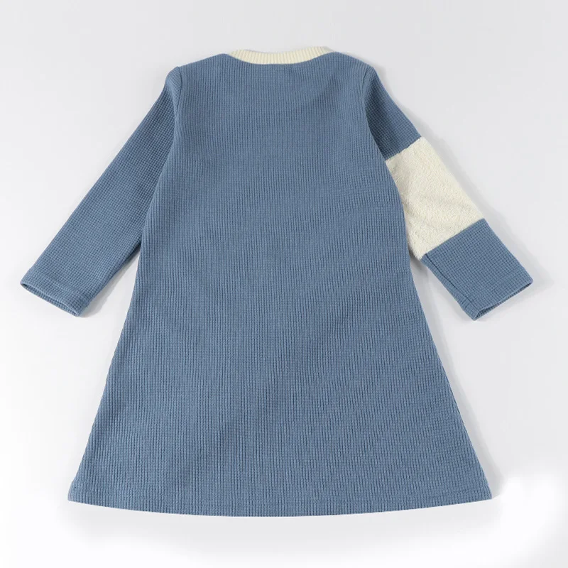 Vestido de punto gofrado para niña con cordón y apliques - imagen 5