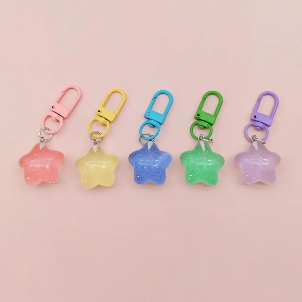 Llavero estrella noctilucente de resina colorida para mochila