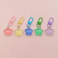 Llavero estrella noctilucente de resina colorida para mochila