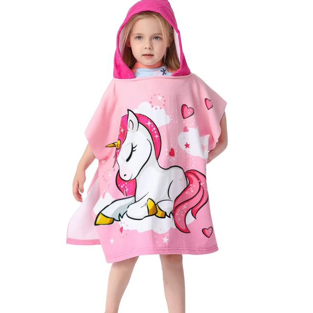Albornoz unicornio con capucha tipo sirena para baño infantil - imagen 4