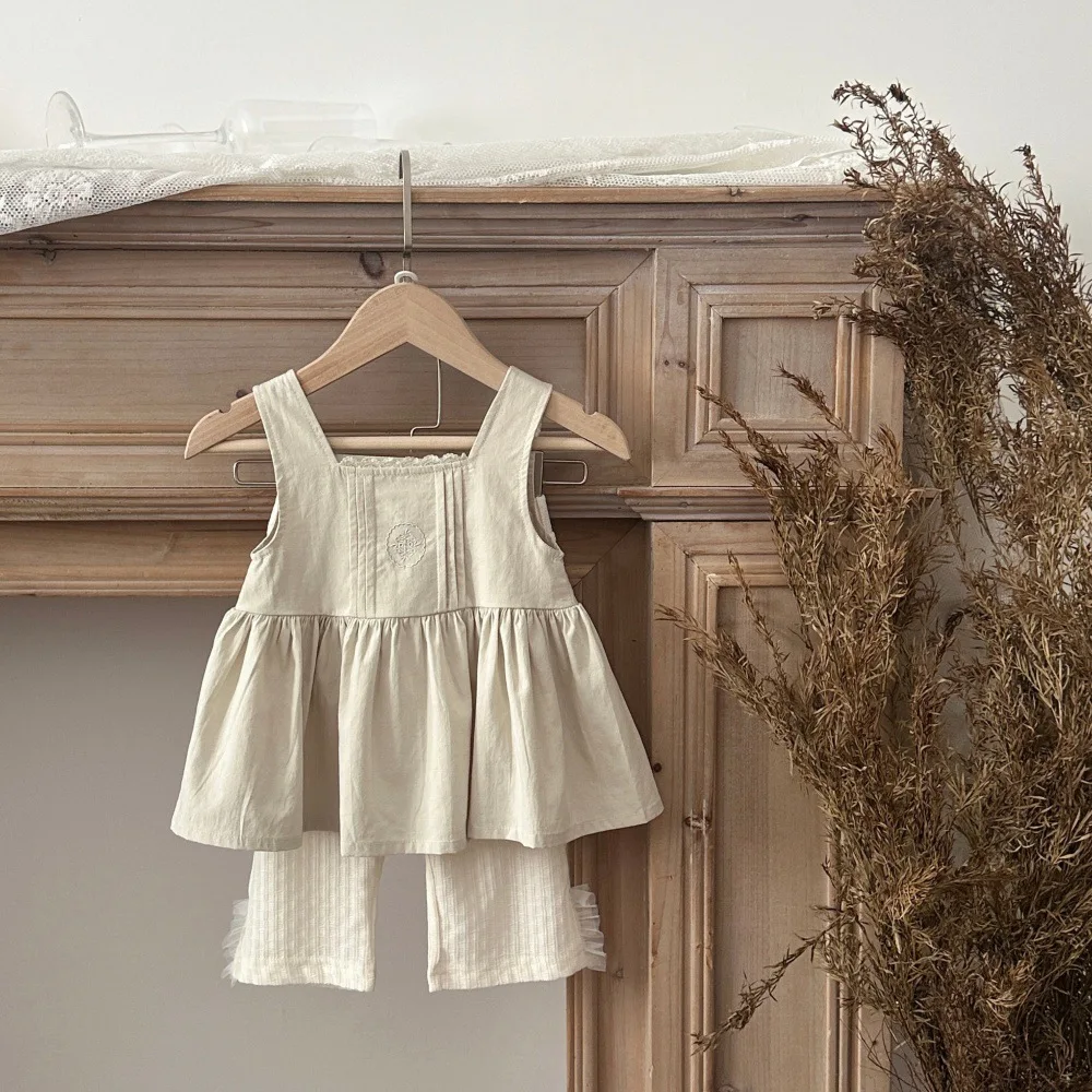 MILANCEL Blusa de bebé sin mangas con flores bordadas - imagen 2