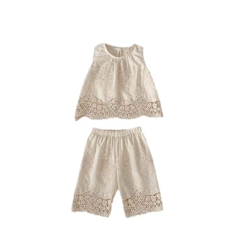 Conjunto de bebé verano: chaleco encaje y pantalón floral bordado - imagen 3