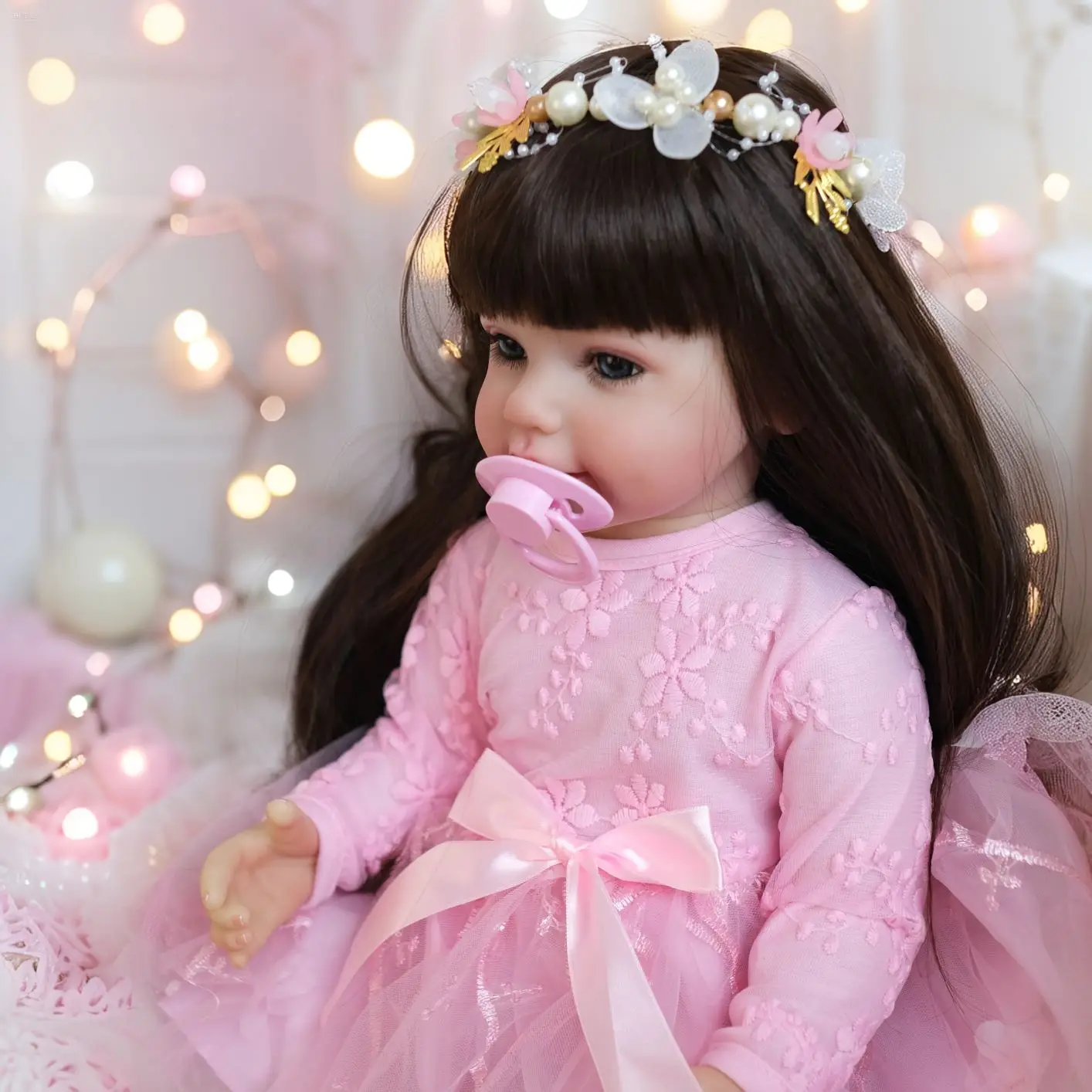 La muñeca con vestuario y accesorios